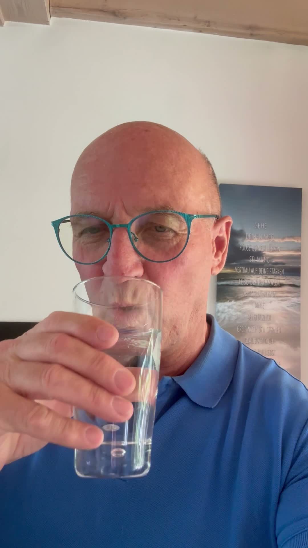 Vorschaubild zum Video „Freude beim Trinken“