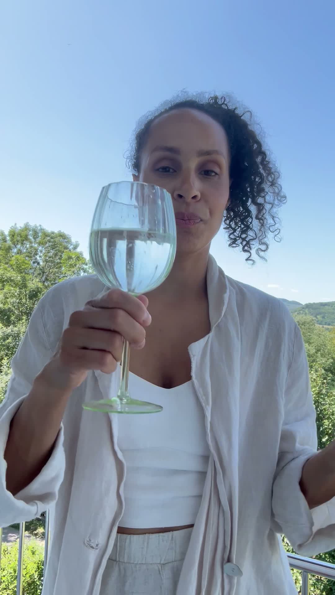 Vorschaubild zum Video „Warum ich Wassermelone, Gurke und Aquion-Wasser miteinander vergleiche 🍉🥒💧“