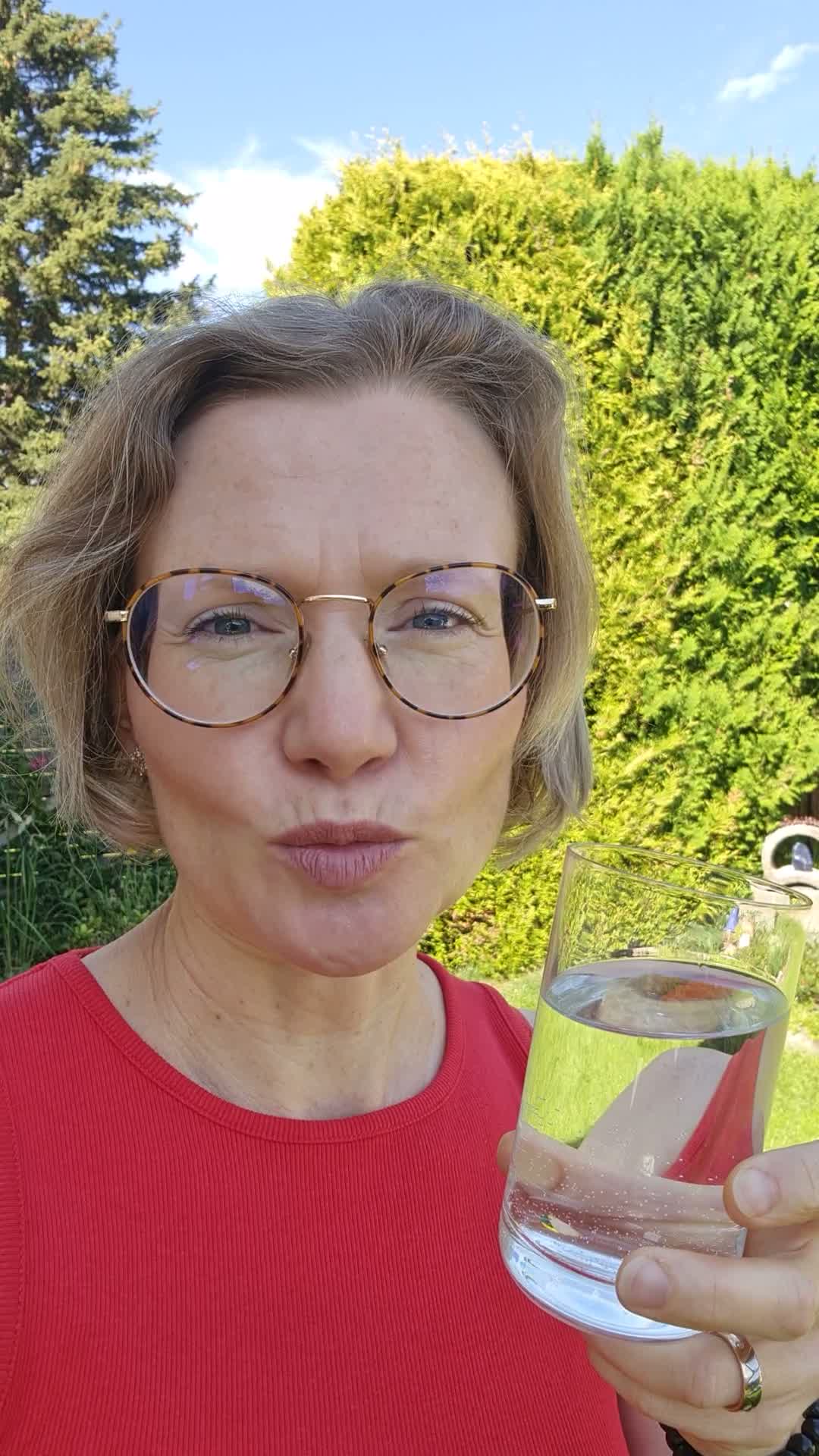 Vorschaubild zum Video „Endlich frei vom Brennen 🔥 in der Speiseröhre“